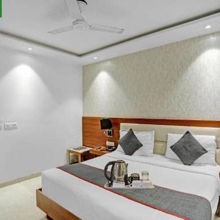 Wowstops-Clark Near Delhi Airport Hotell New Delhi Exteriör bild