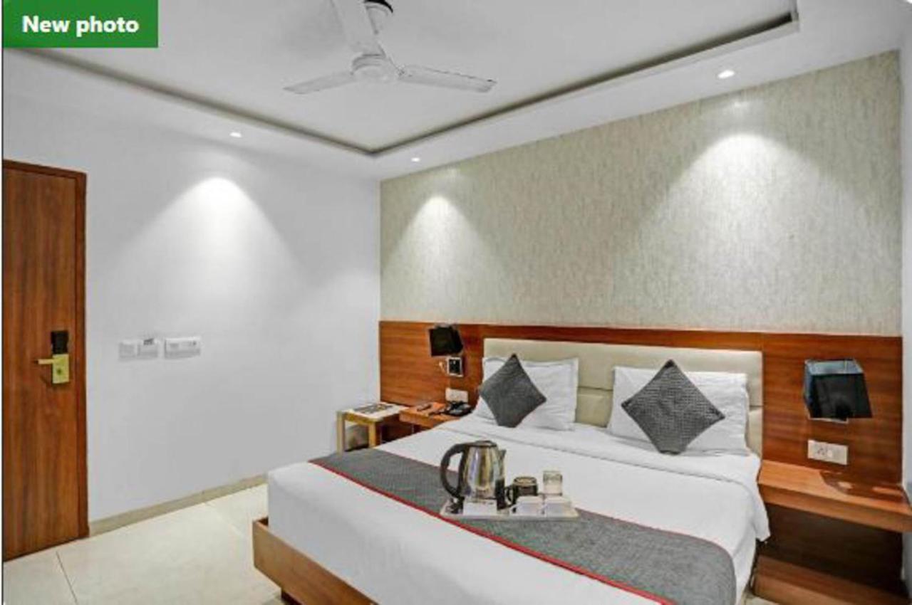 Wowstops-Clark Near Delhi Airport Hotell New Delhi Exteriör bild