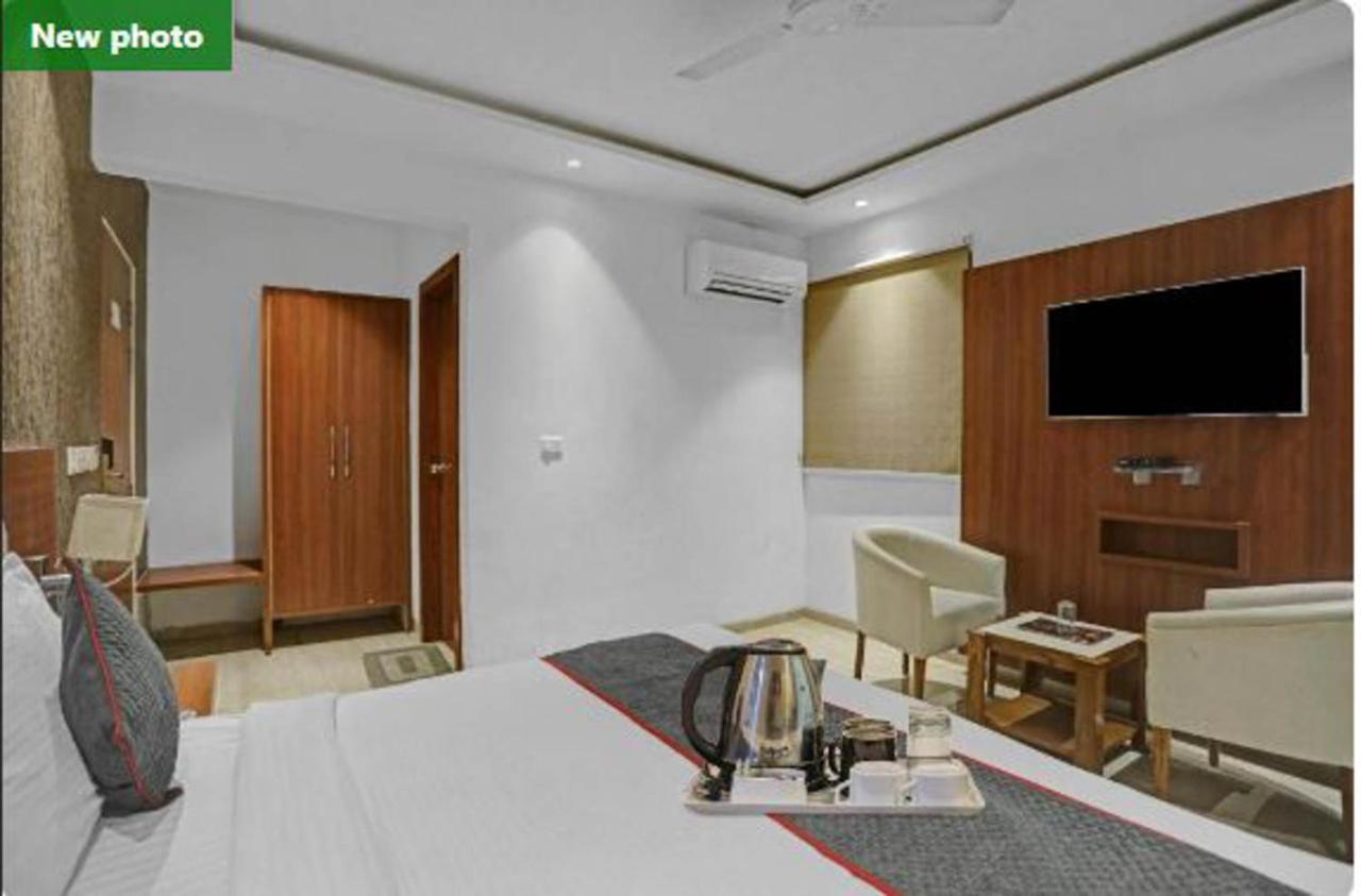 Wowstops-Clark Near Delhi Airport Hotell New Delhi Exteriör bild