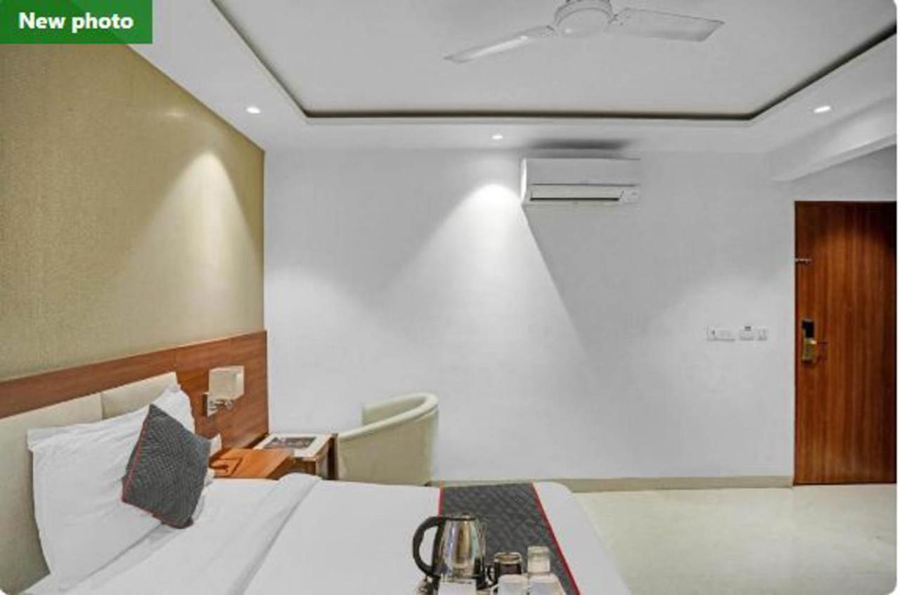 Wowstops-Clark Near Delhi Airport Hotell New Delhi Exteriör bild
