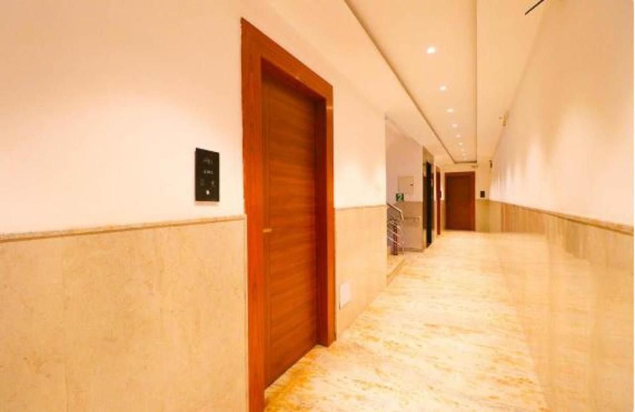 Wowstops-Clark Near Delhi Airport Hotell New Delhi Exteriör bild