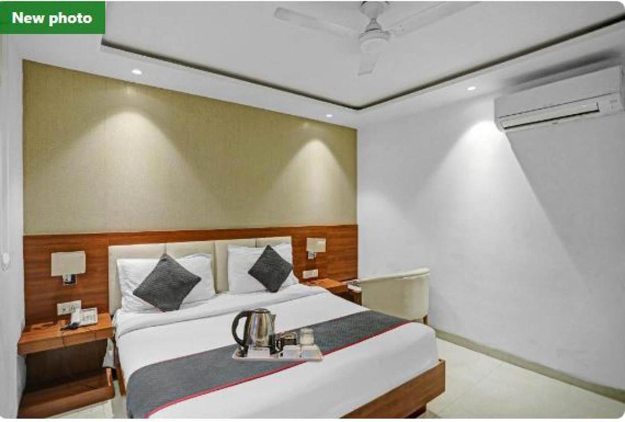 Wowstops-Clark Near Delhi Airport Hotell New Delhi Exteriör bild