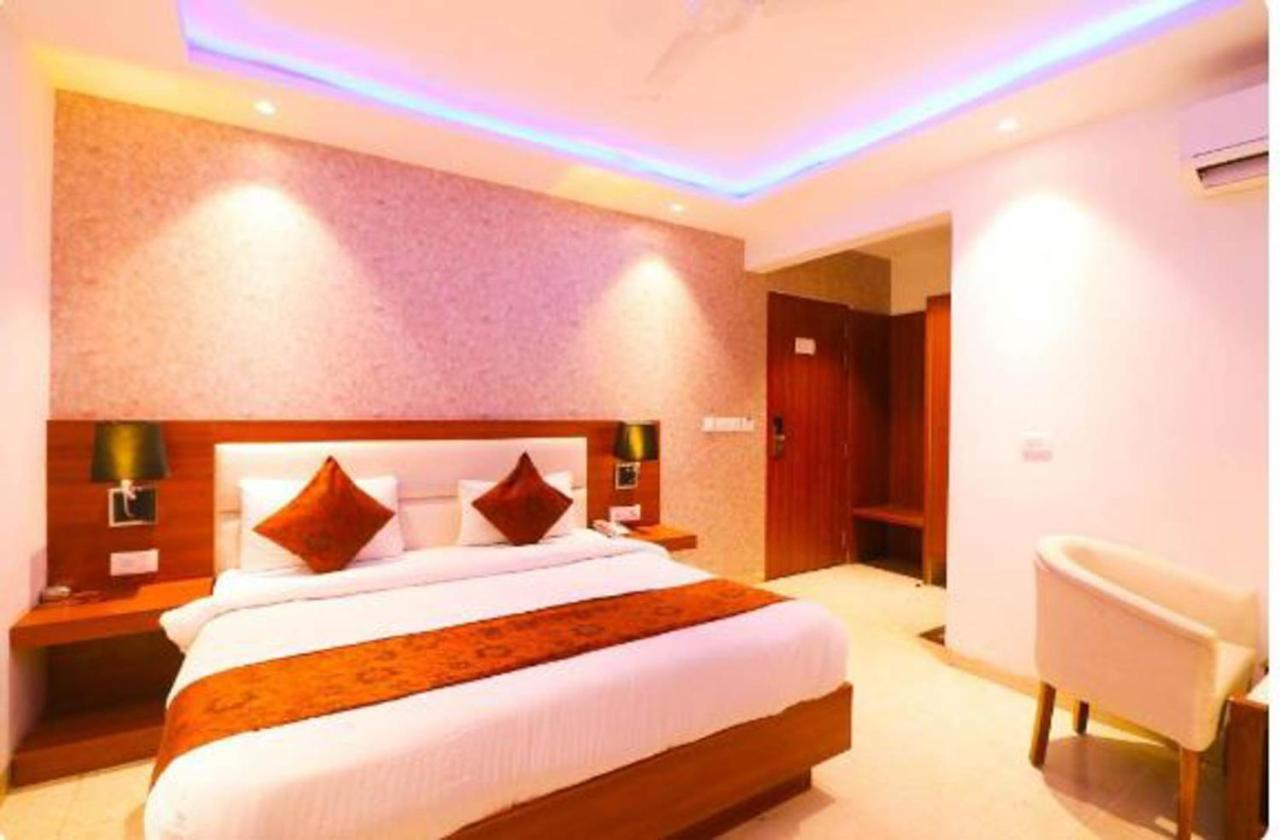 Wowstops-Clark Near Delhi Airport Hotell New Delhi Exteriör bild